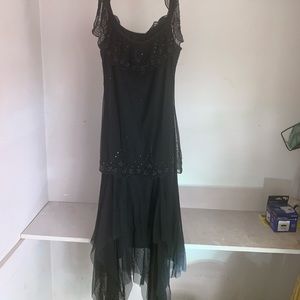 Woman’s sleeveless size 2 designer dress by Sue Wong black lace with embroidery